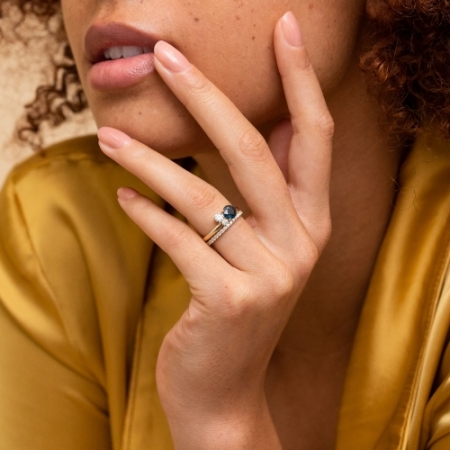 Женское кольцо из желтого золота 585 пробы с россыпью бриллиантов